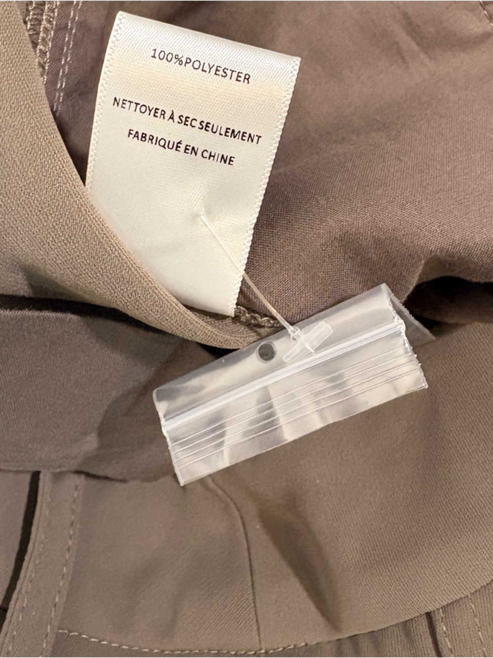 NWOT ASTR Denison Pleated Cargo Pants Size Medium Warm Grey - Picture 9 of 9